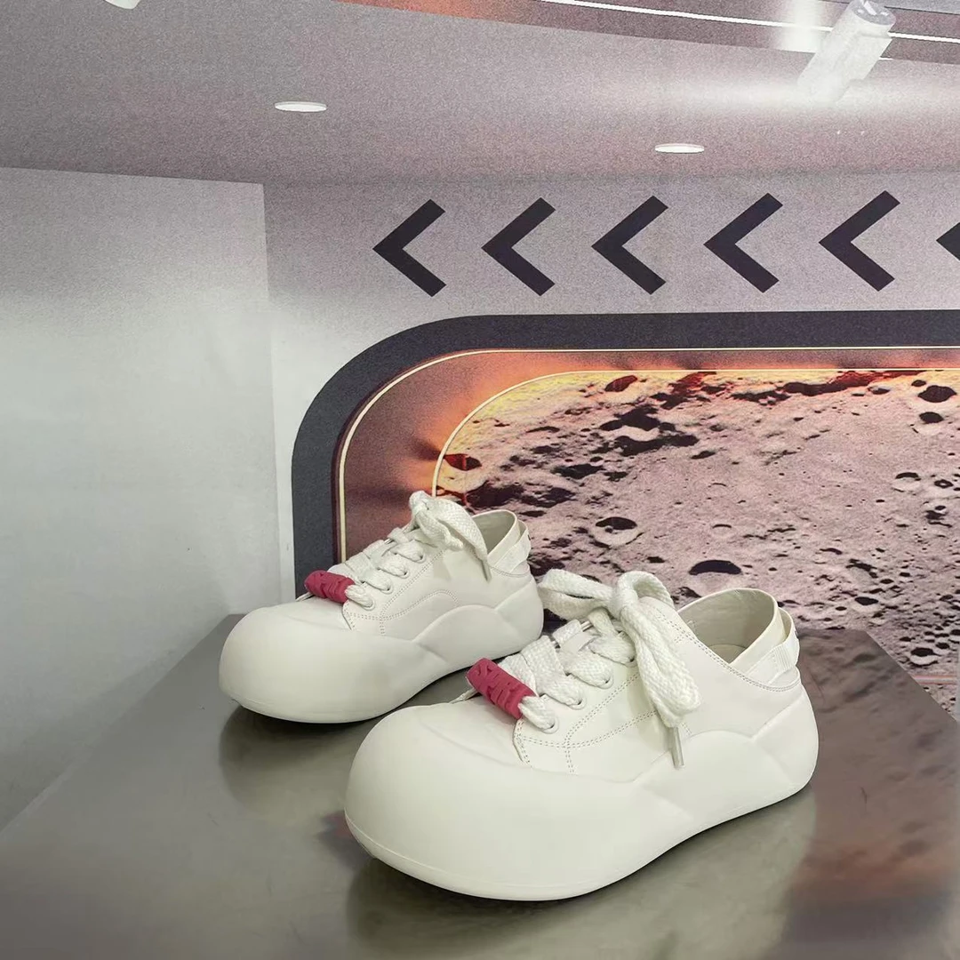 9068-2四季新款2025圆头系带韩版简约休闲板鞋潮流百搭红色时尚