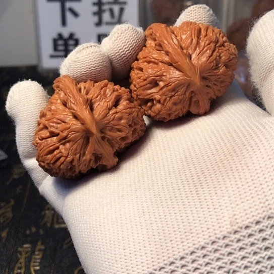 文玩核桃把件水龙纹鹰勾40mm