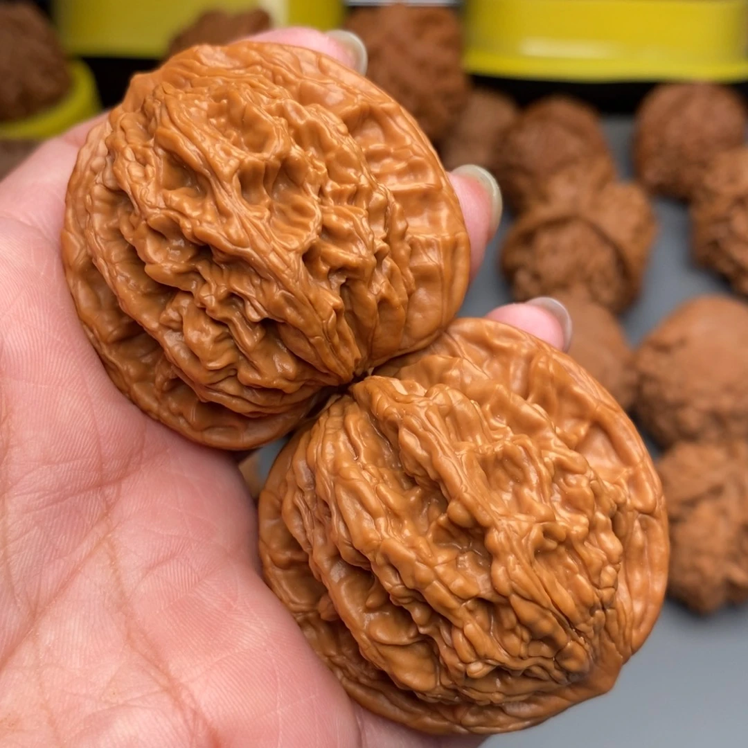 木质类文玩核桃虎头一对