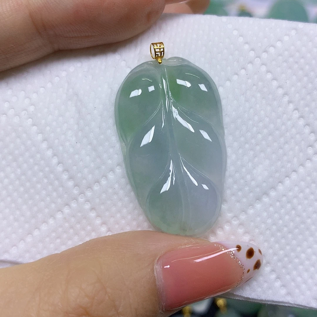 颈饰18K金镶嵌翡翠挂件