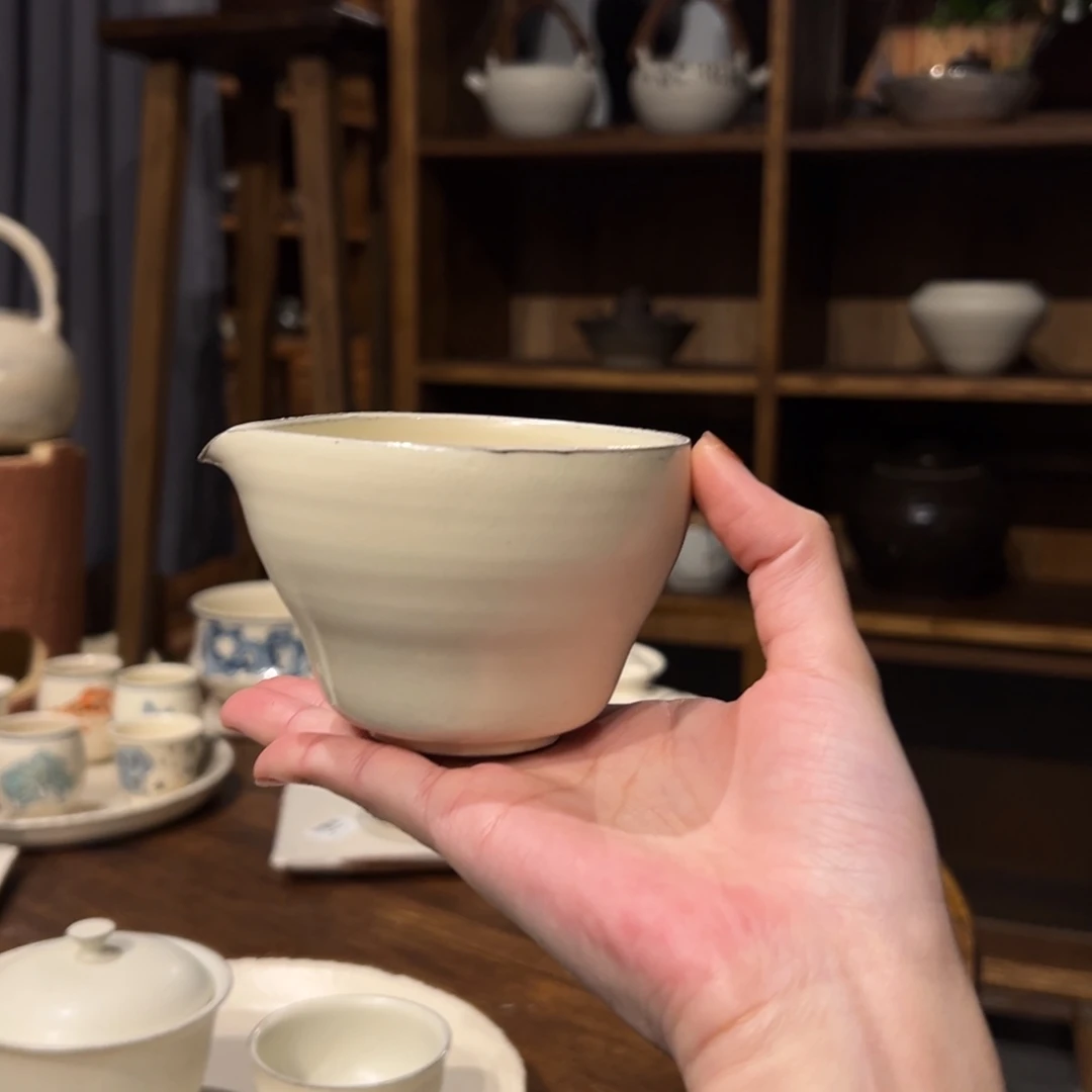 摆件陶瓷。      陶瓷。