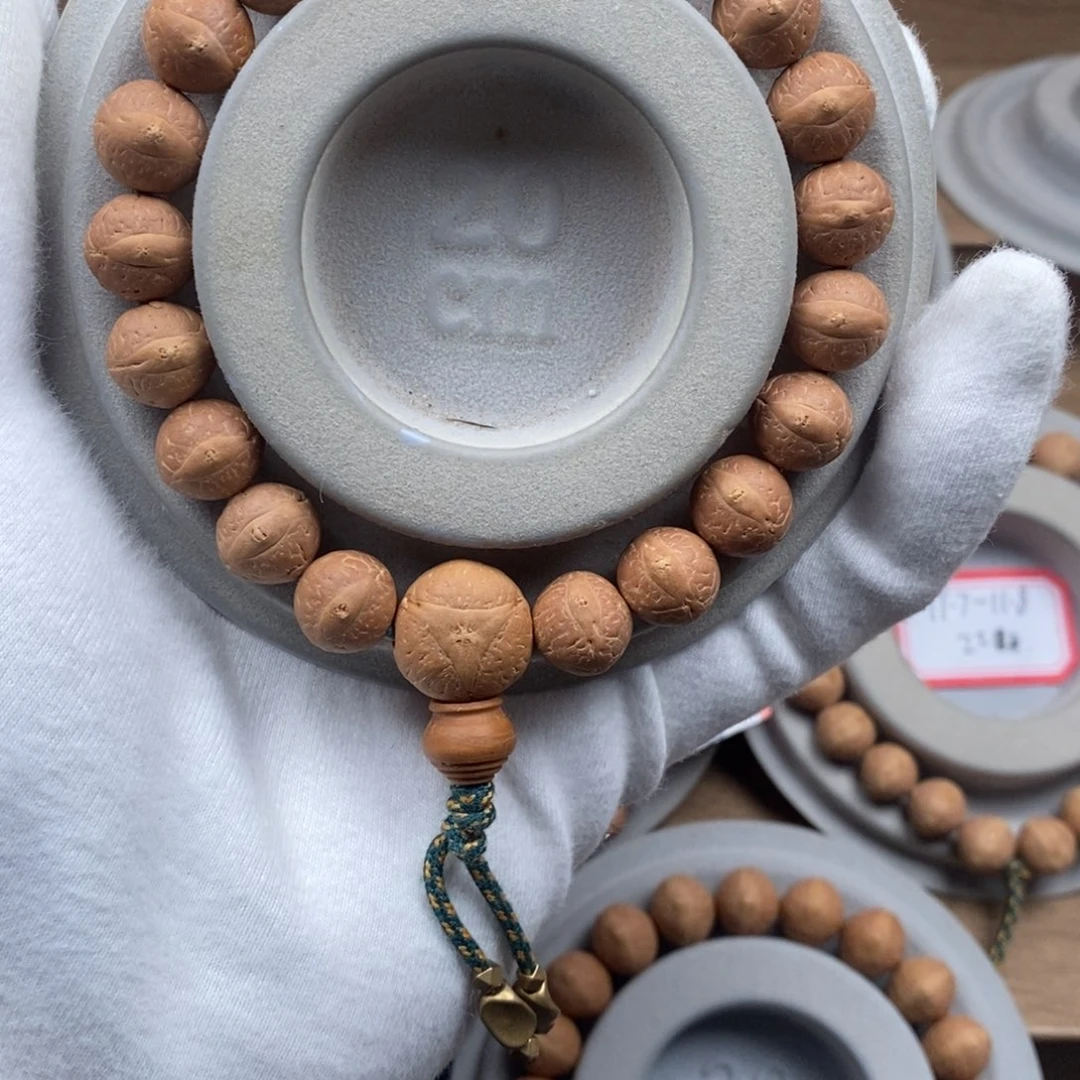 凤眼菩提吊坠毕业级原桩厚皮壳