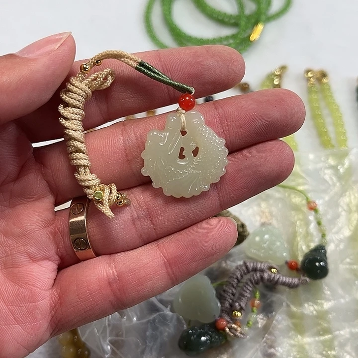 和田玉（糖玉）未镶嵌颈饰