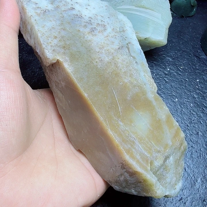 和田玉（糖玉）未镶嵌珠宝奇石