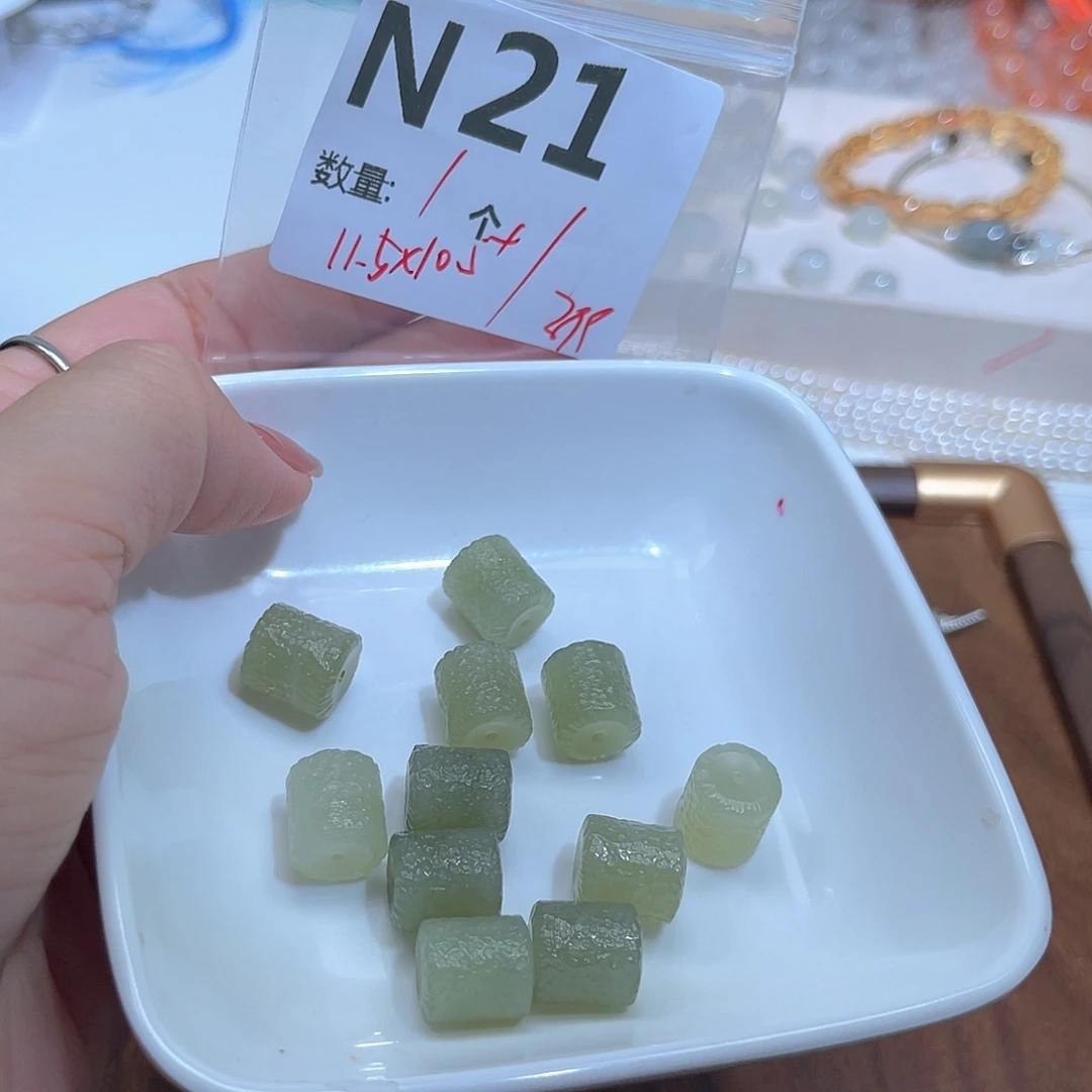 和田玉未镶嵌珠宝半成品N21。
