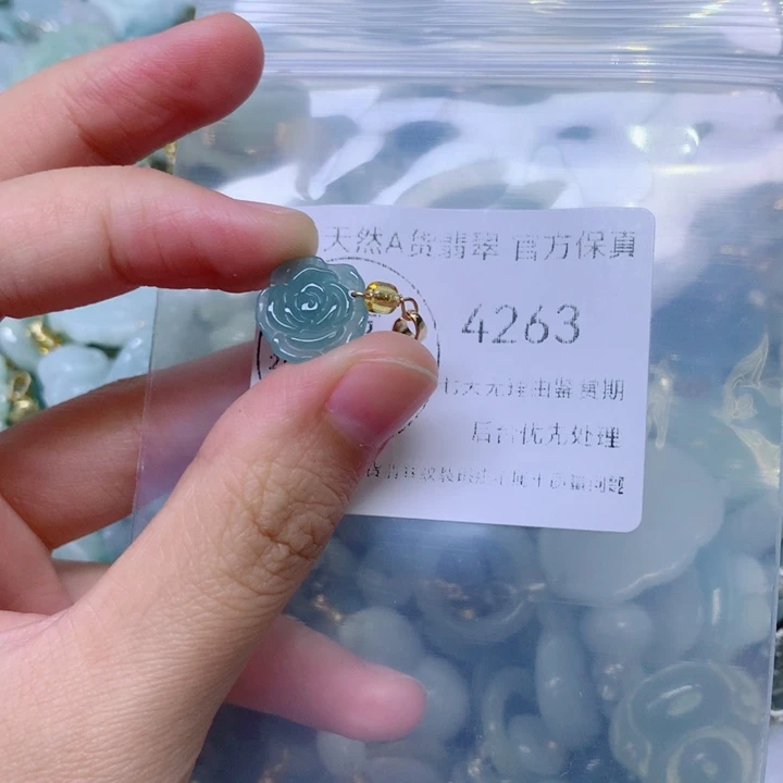 吊坠(不含链)未镶嵌翡翠