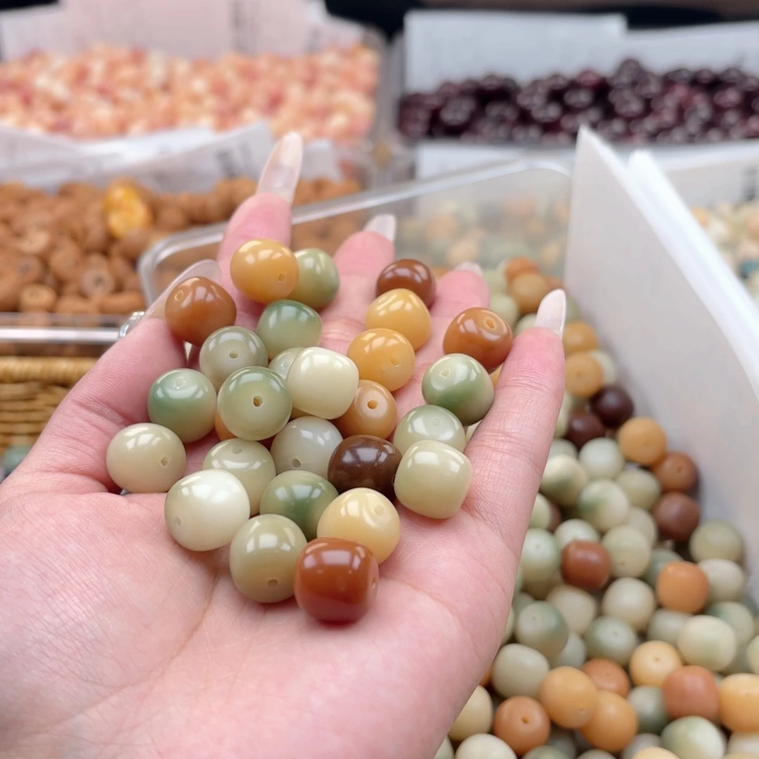 白玉菩提吊坠a13.5mm40颗。猪油膏