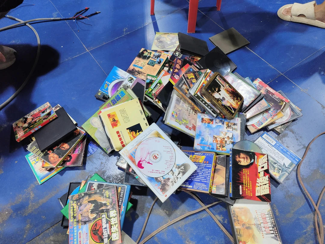 8新  二手  B  碟片一堆，配件出，不支持七天无理由