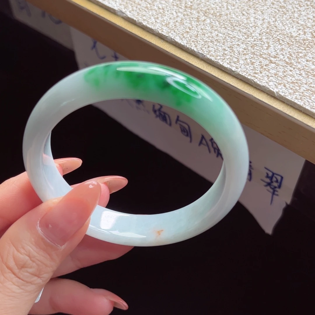 翡翠手镯未镶嵌手镯