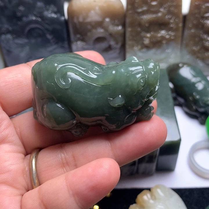 饮***源和田玉未镶嵌颈饰