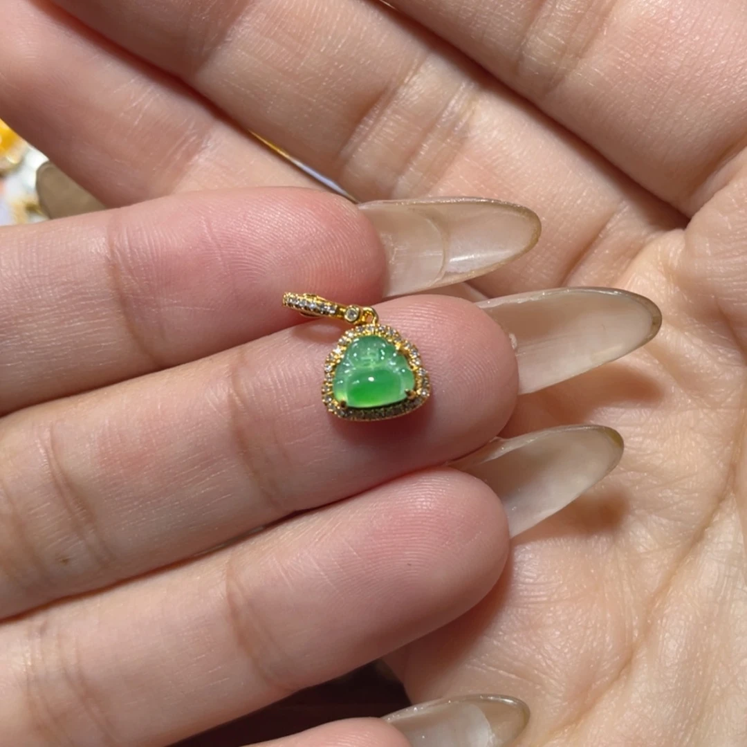 【闪购商品】颈饰18K金镶嵌翡翠