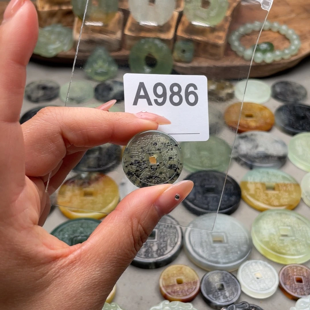 蛇纹石玉未镶嵌颈饰浅*