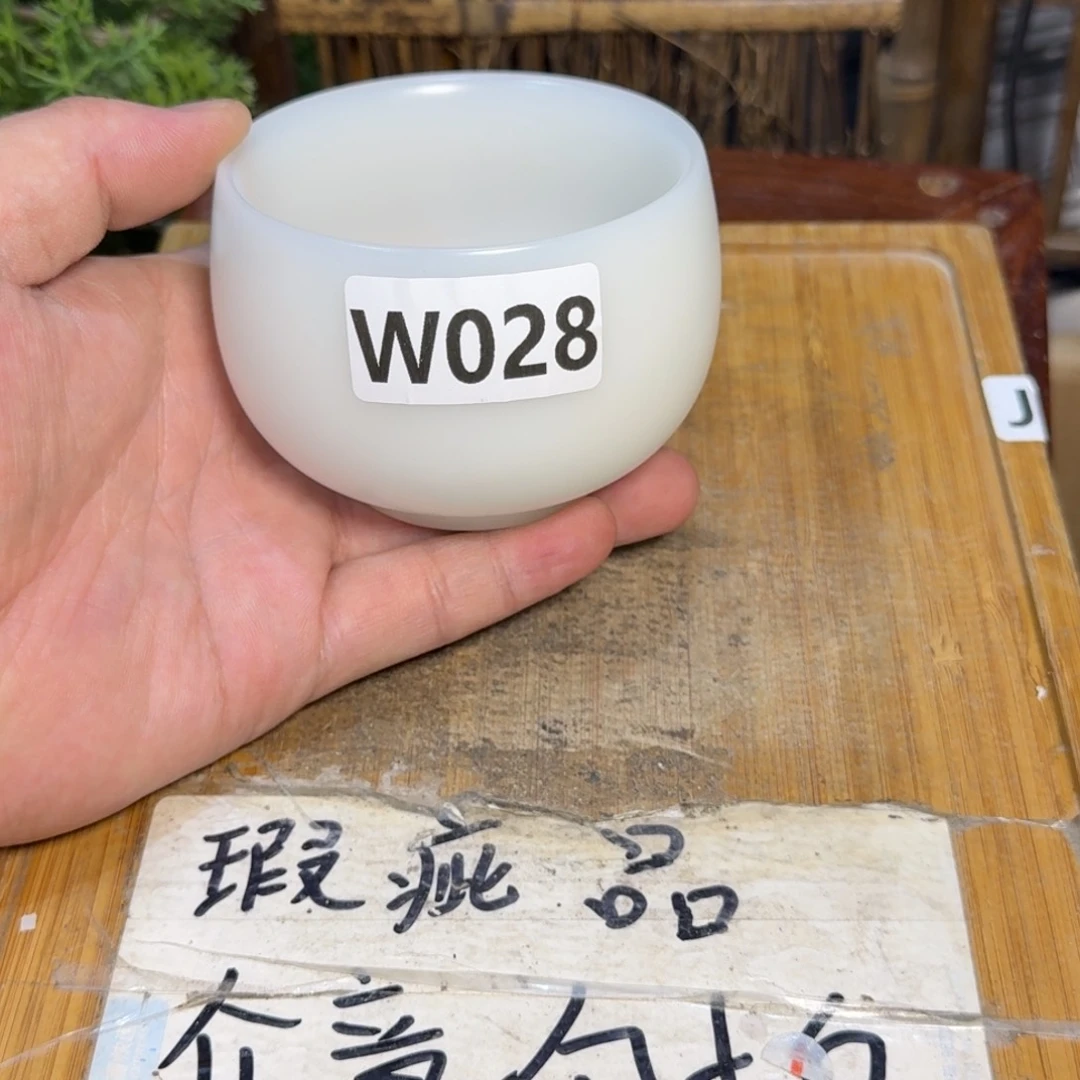 微瑕疵介意勿拍陶瓷器皿A036哑光，略有微瑕疵，无缺口