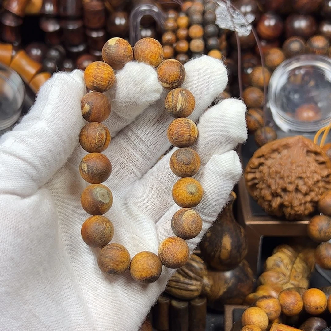 贡木N****?12夹白瑕疵手串福利