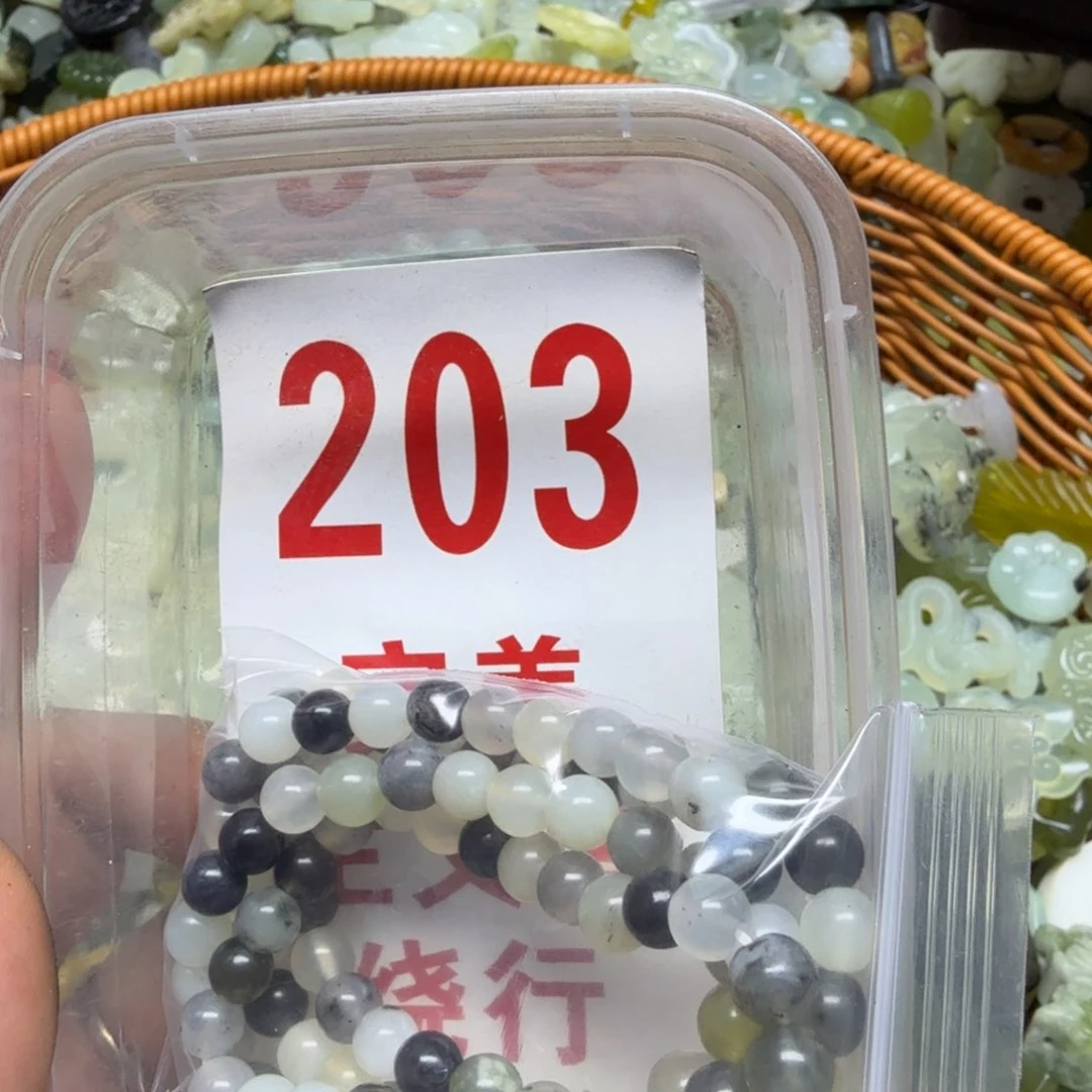 透闪石-蛇纹石玉吊坠未镶嵌