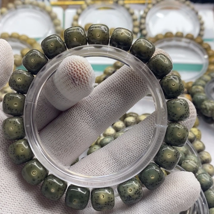 手串星月菩提糯冰满绿a1