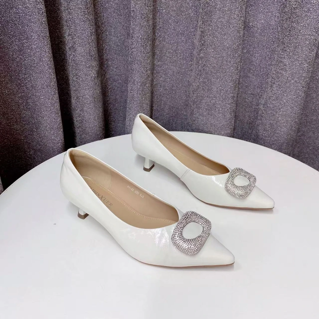 C7328  米白色 时尚尖头舒适低跟浅口软底百搭女单鞋