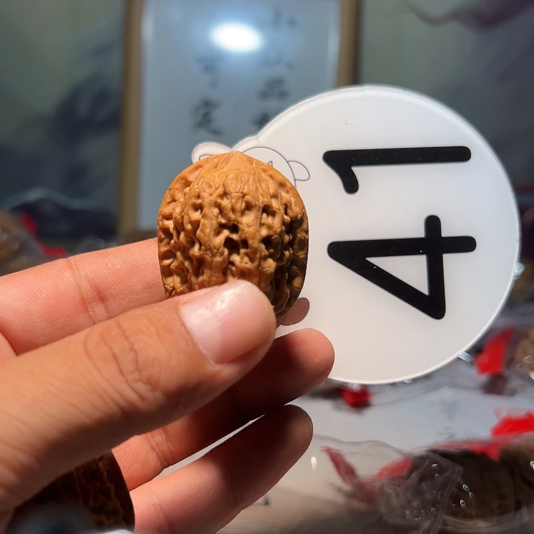 ****坤文玩核桃，白色41号