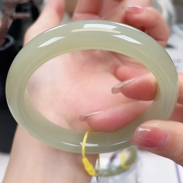 和田玉手镯60未镶嵌