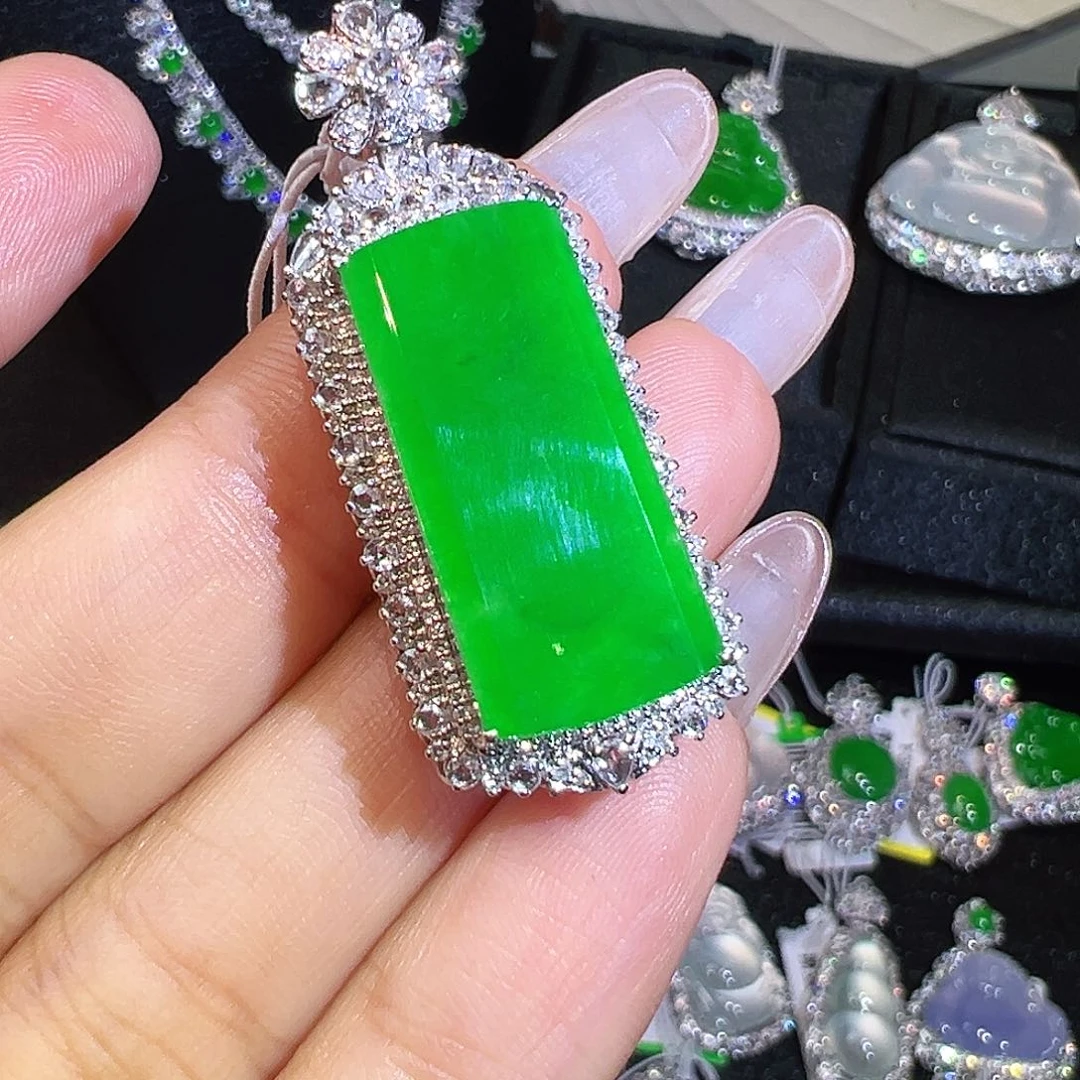 翡翠18K金镶嵌吊坠(不含链)喵***。翡翠