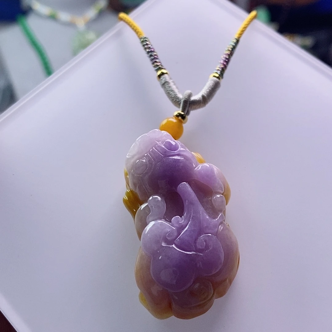 翡翠未镶嵌吊坠(赠链)