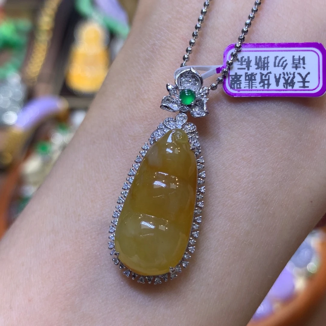 翡翠18K金镶嵌颈饰