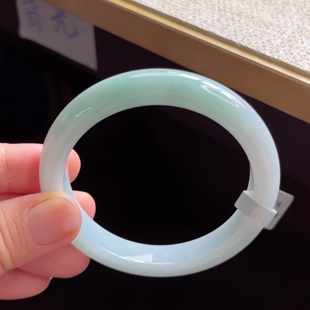 翡翠手镯未镶嵌手镯