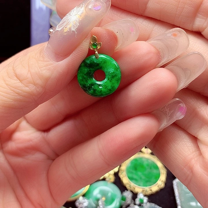 翡翠18K金镶嵌颈饰翡翠