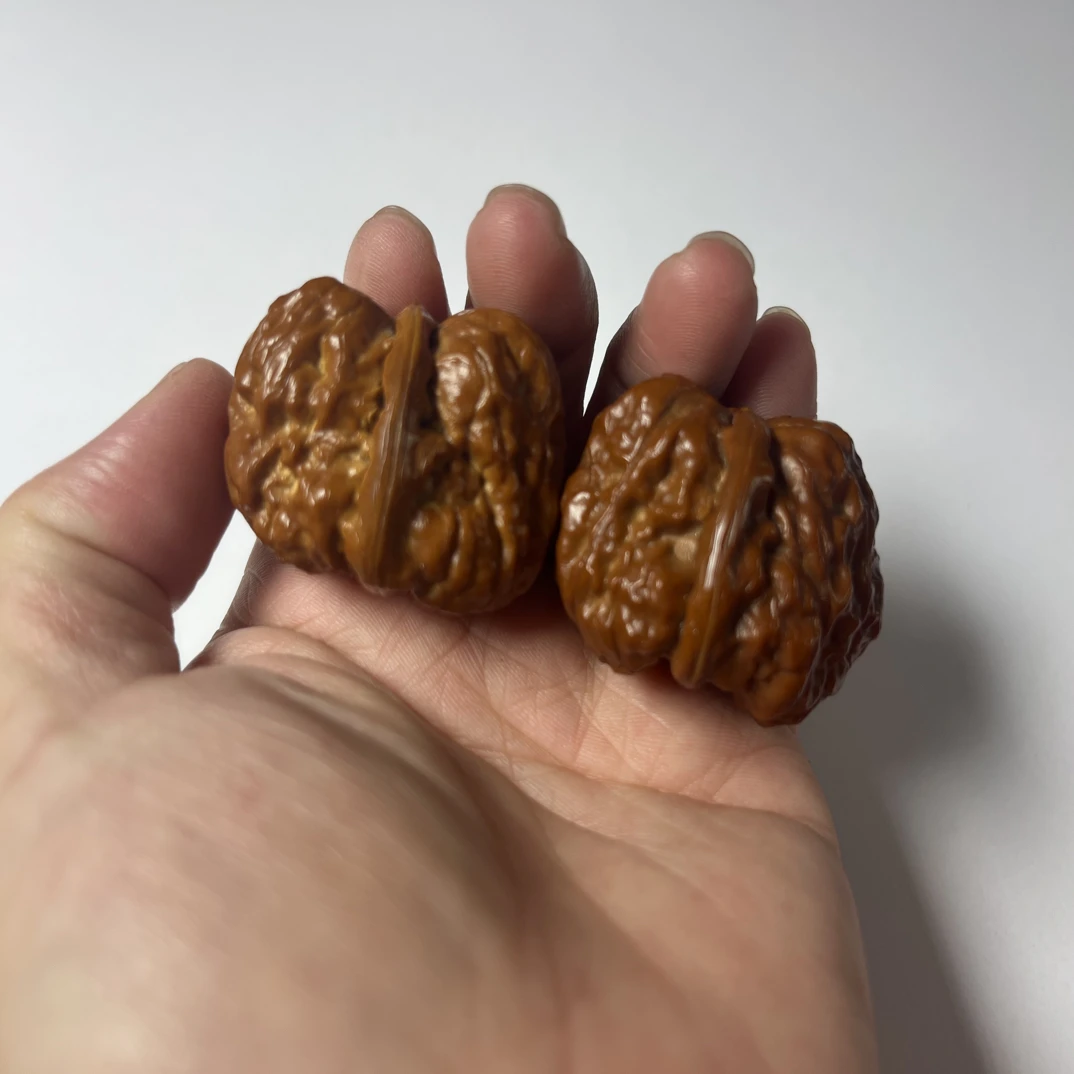 文玩核桃一对尺寸40