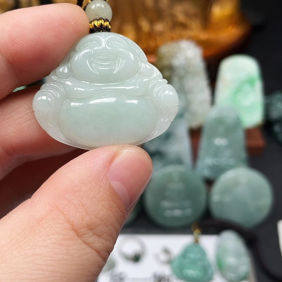 翡翠未镶嵌颈饰佛公