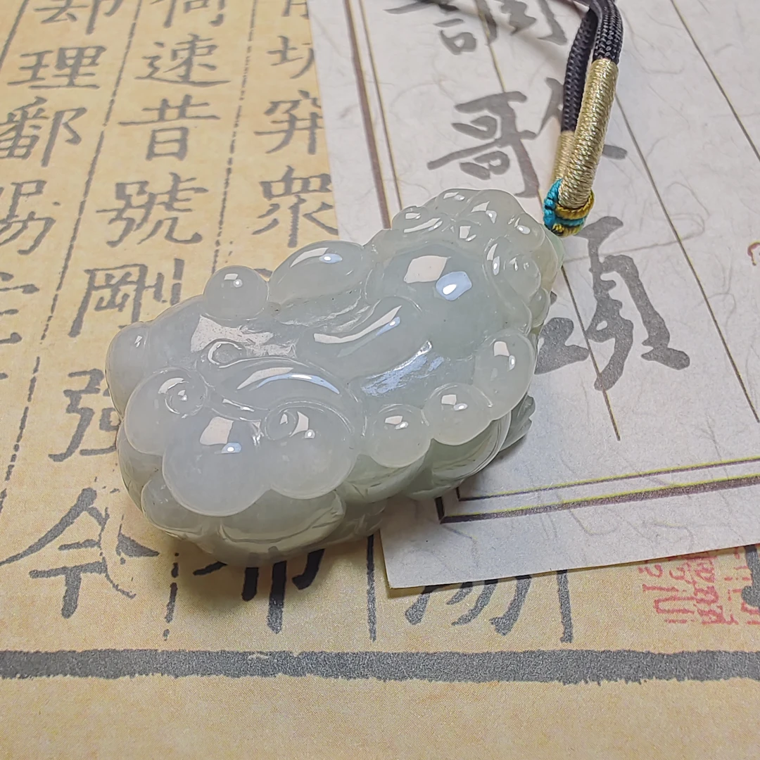 翡翠a货貔貅吊坠，尺寸44.3*25*19