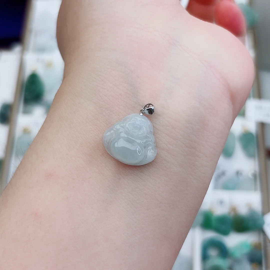 翡翠颈饰18K金镶嵌心***、佛公