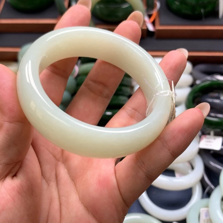 【闪购商品】未镶嵌手镯和田玉