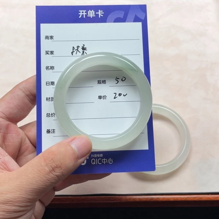 扶***桑石英质玉手镯未镶嵌