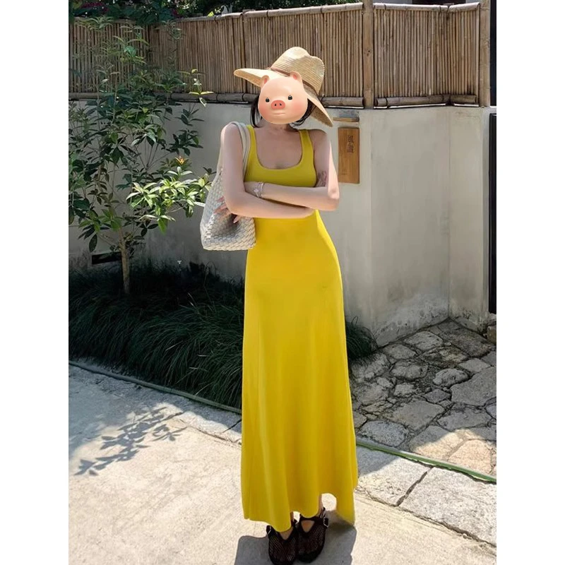 黄色U领冰丝针织吊带连衣裙女夏季多巴胺穿搭修身辣妹包臀长裙子