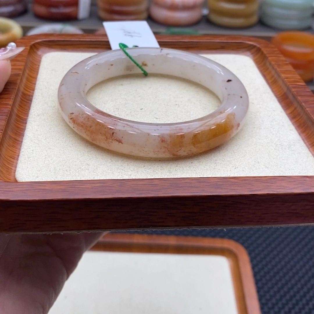 未镶嵌手镯石英质玉