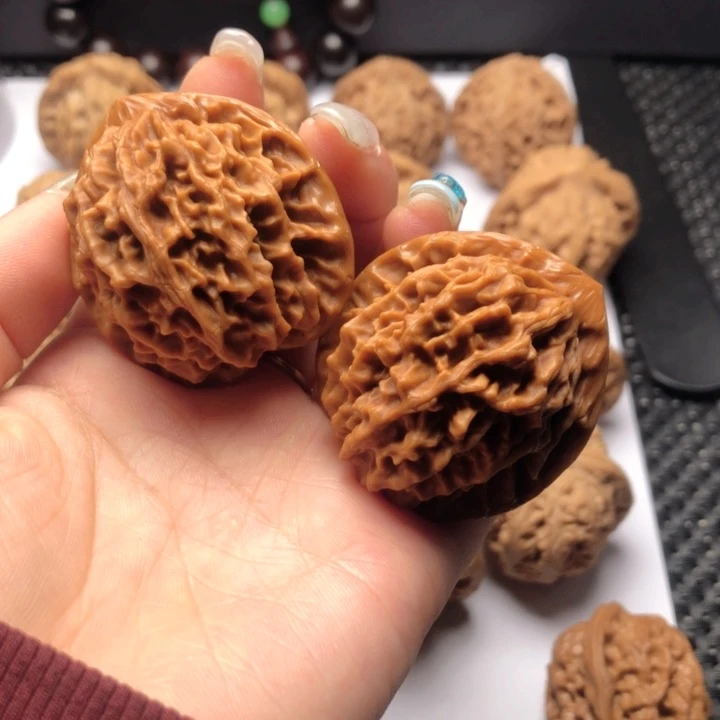 文玩核桃吊坠京八对