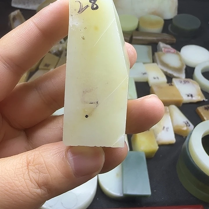 人****和田玉（糖玉）未镶嵌珠宝半成品