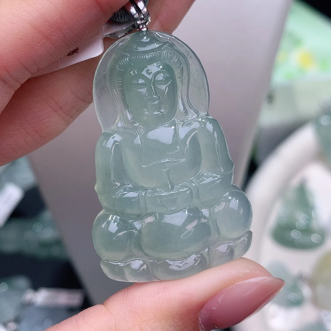 颈饰18K金镶嵌翡翠冰晴底观音