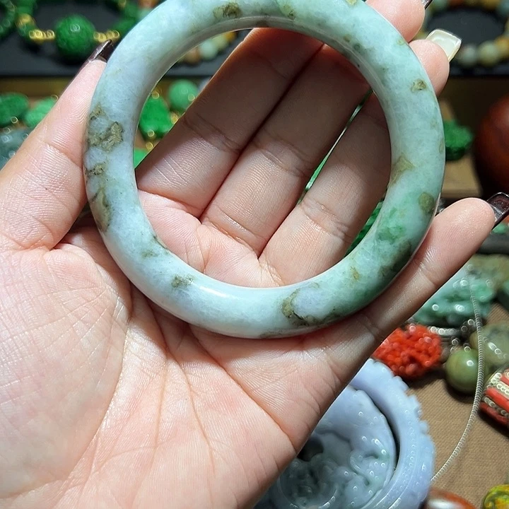 翡翠手镯未镶嵌翡翠手镯