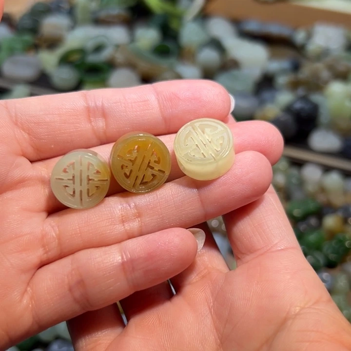 未镶嵌和田玉珠宝半成品多样性发发其一