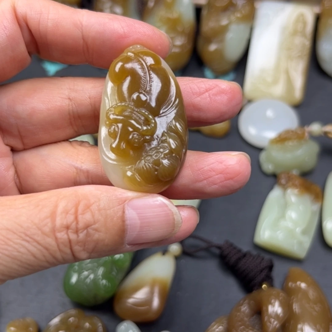 萍***爱和田玉（糖玉）未镶嵌颈饰