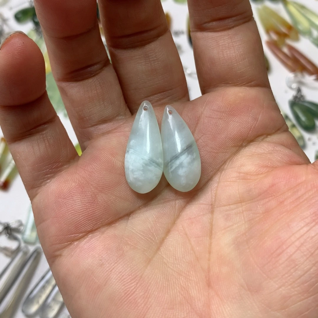 揽***珠未镶嵌蛇纹石玉耳环