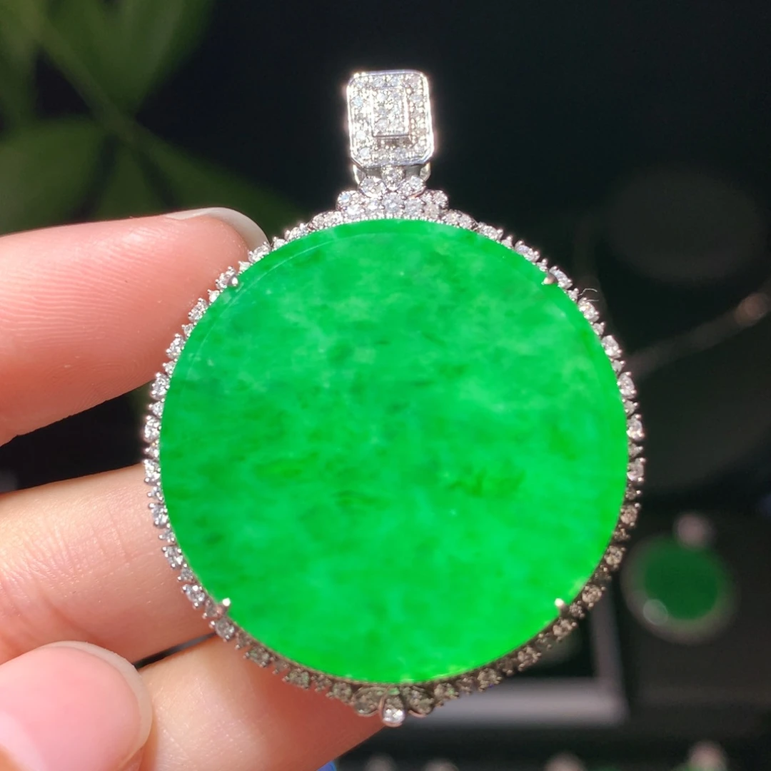 翡翠颈饰18K金镶嵌翡翠