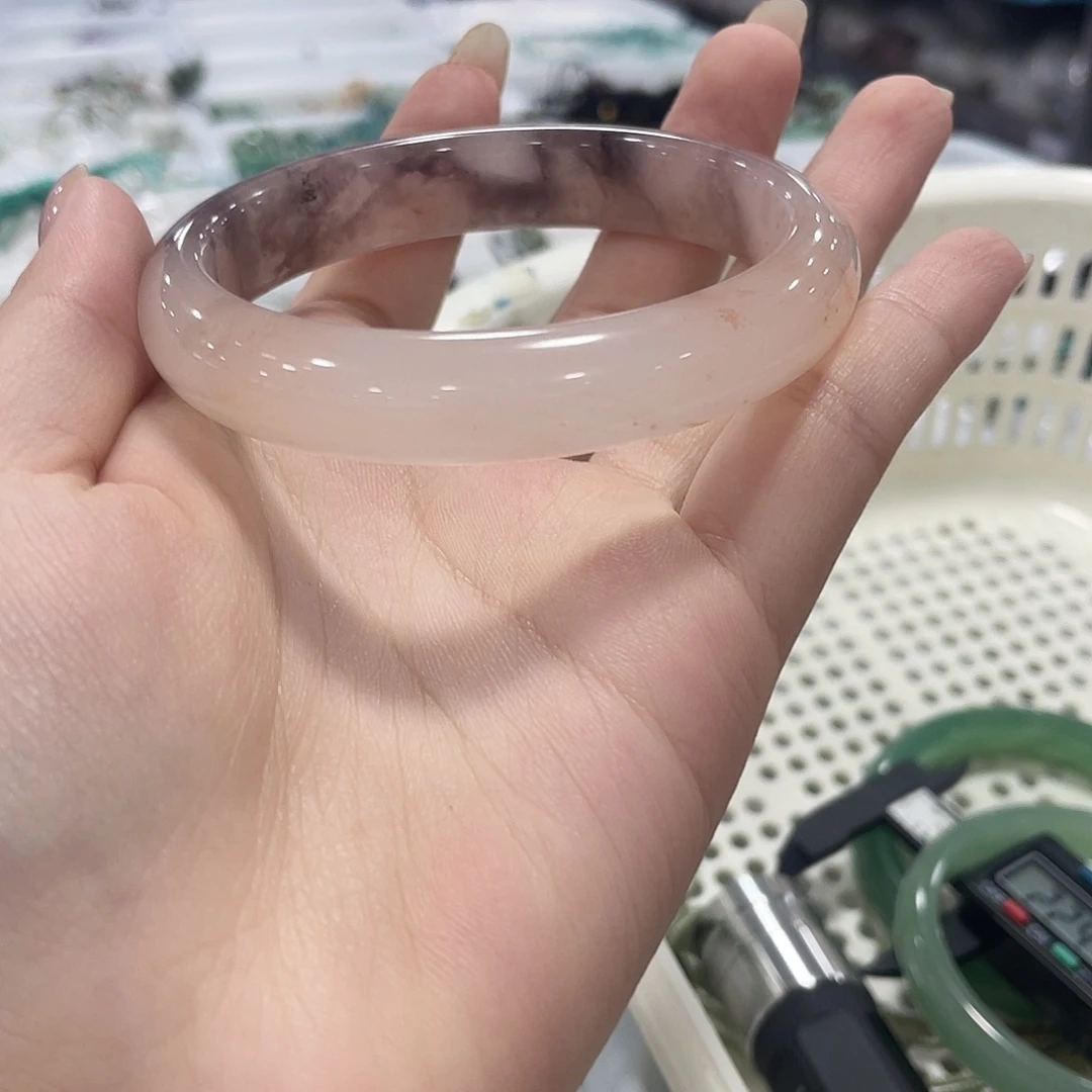颈饰未镶嵌石英质玉（金丝玉）
