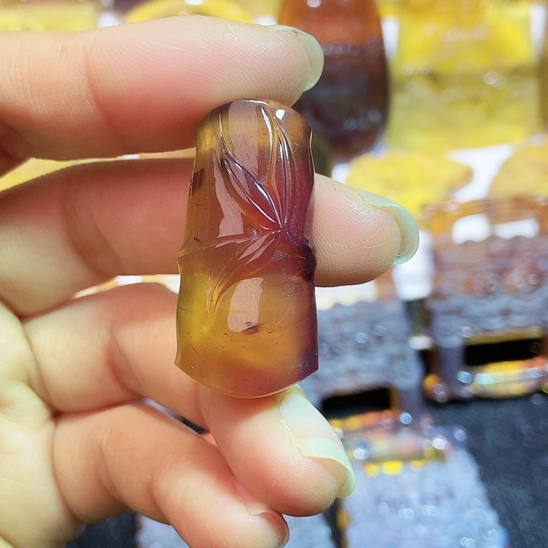 琥珀颈饰未镶嵌琥珀