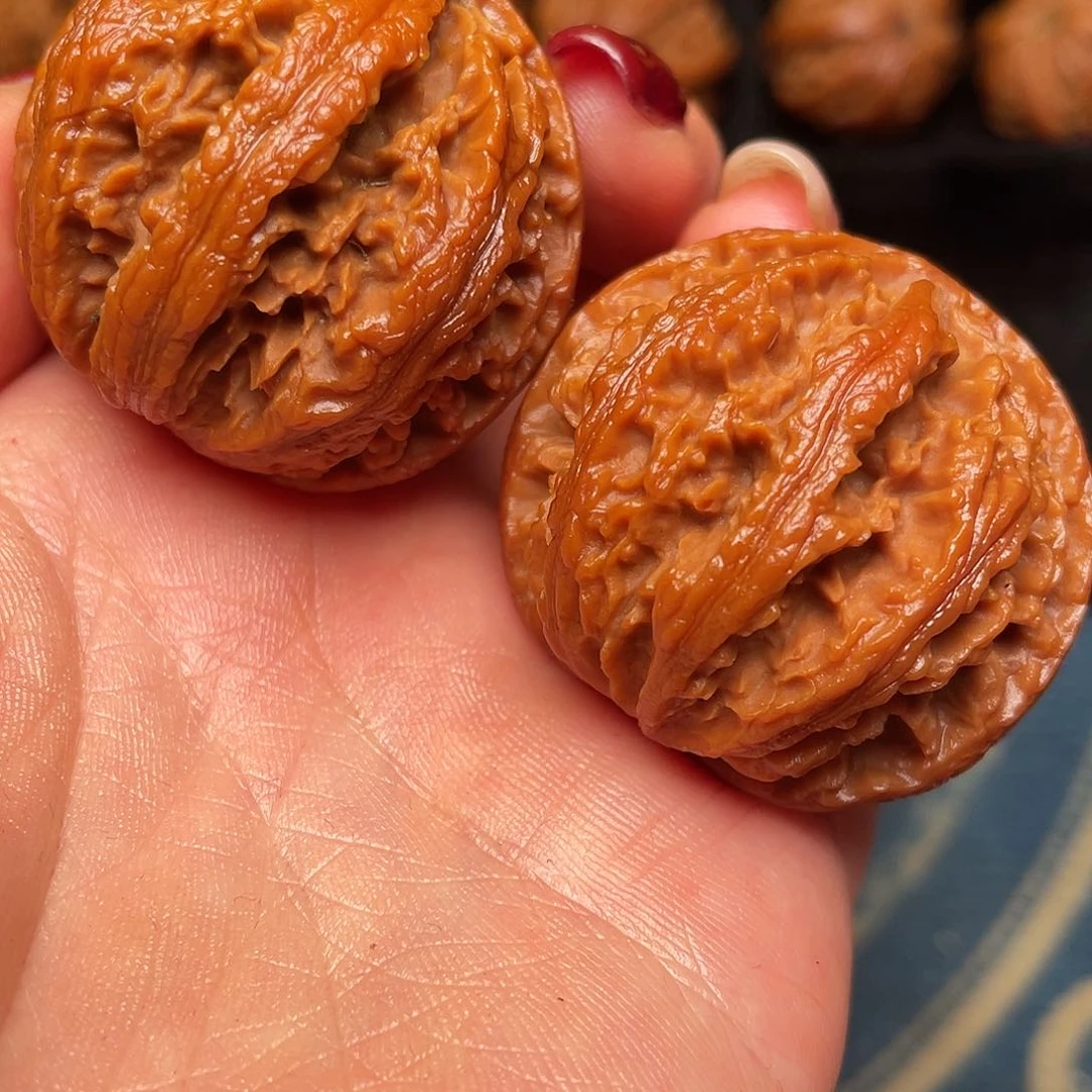 文玩核桃把件秦岭野生核桃