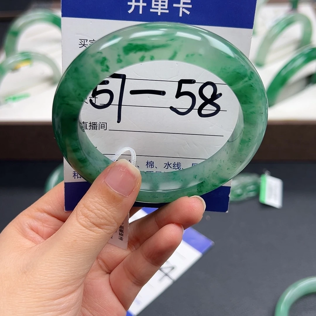 未镶嵌手镯石英质玉