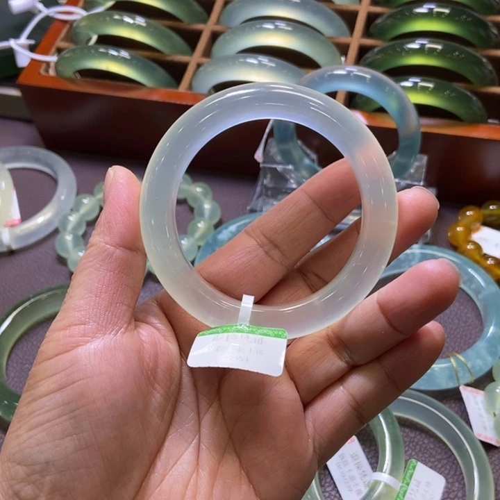 蛇纹石玉未镶嵌手镯52