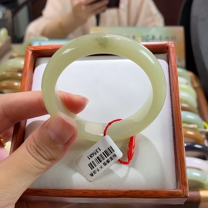 未镶嵌手镯和田玉82 50